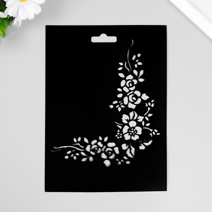 Трафарет пластик "Уголок" 21х15 см