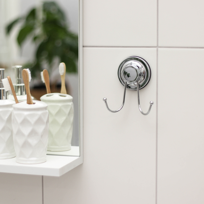 Крючок Accoona A11401-2, настенный, двойной, на вакуумной присоске, хром