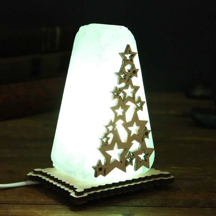 Соляной светильник "Елка малая", деревянный декор, цельный кристалл