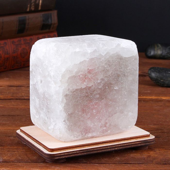 Соляной светильник "Квадратик", малый 8 х 8 х 6 см, цвет красный, цельный кристалл