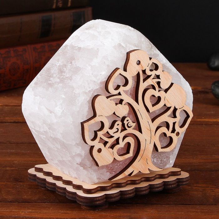 Соляной светильник "Домик из дерева", деревянный декор, цветной, красный, цельный кристалл