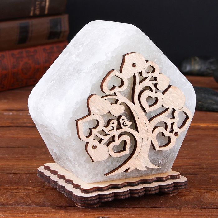 Соляной светильник "Домик из дерева", деревянный декор, цветной, зеленый, цельный кристалл