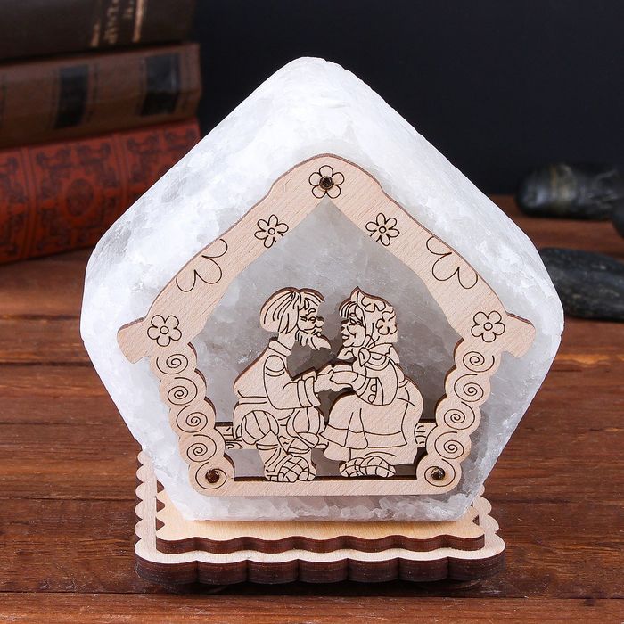 Соляной светильник "Домик", малый, 19 х 13 см, деревянный декор, цельный кристалл