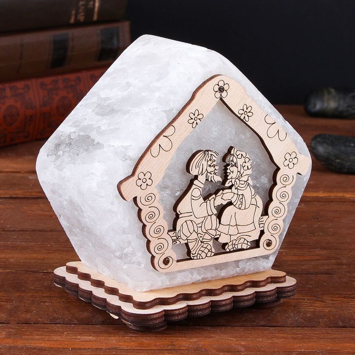 Соляной светильник "Домик", малый, 19 х 13 см, деревянный декор, цельный кристалл