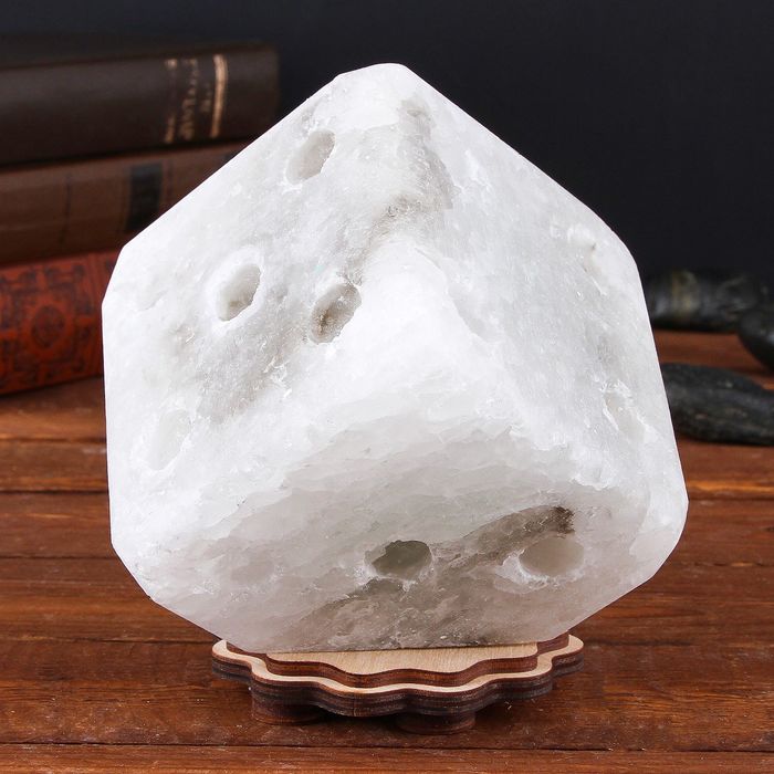 Соляной светильник "Кубик Зарик", малый, цвет зеленый, 10 х 10 см, цельный кристалл