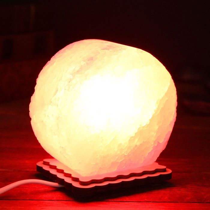 Соляной светильник "Круг", цвет красный, 8 х 8 х 6 см, цельный кристалл