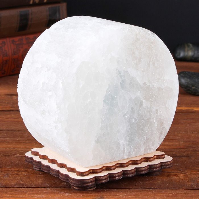 Соляной светильник "Круг", цвет синий, 8 х 8 х 6 см, цельный кристалл