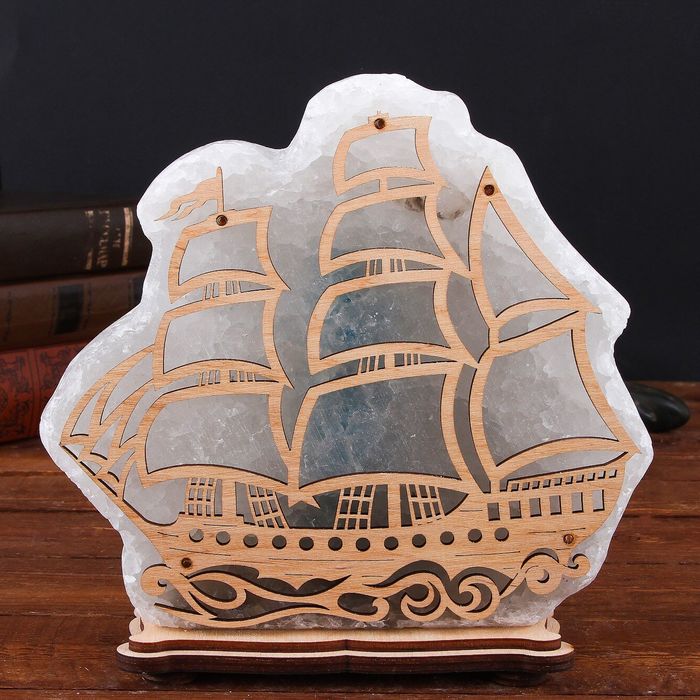 Соляной светильник "Кораблик", большой, цветной, синий, деревянный декор 18 х 20 х 6 см, цельный кристалл