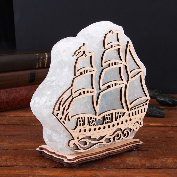 Соляной светильник "Кораблик", большой, цветной, синий, деревянный декор 18 х 20 х 6 см, цельный кристалл