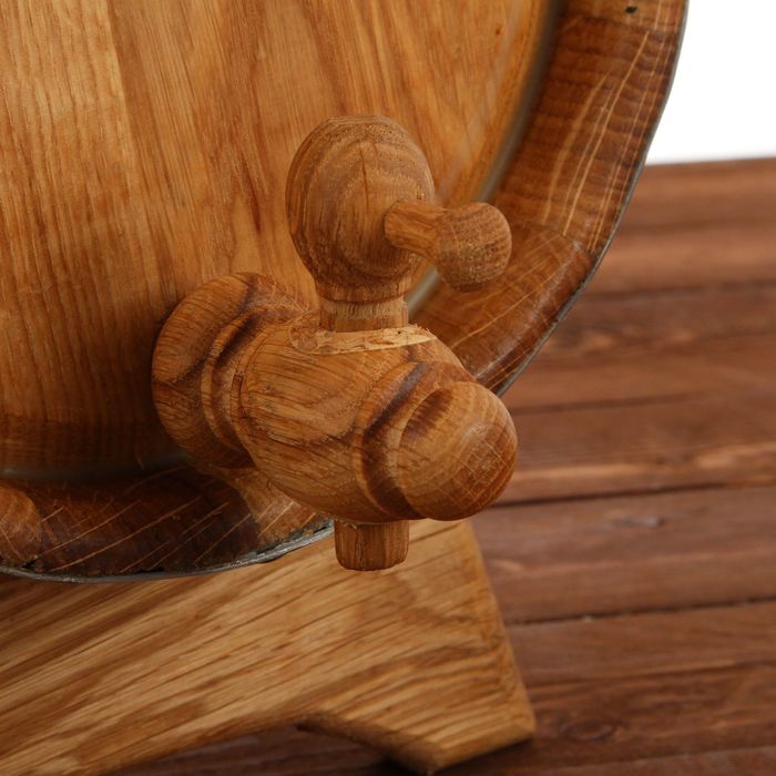 Бочка дубовая, 5 л, обруч из нержавеющей стали, на подставке