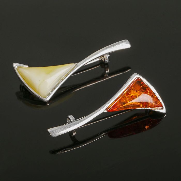Брошь "Янтарь" треугольник, цвет МИКС в посеребрении