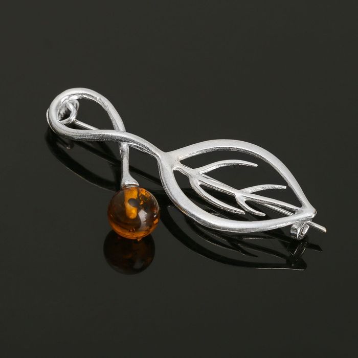 Брошь "Янтарь" листок в посеребрении, цвет коричневый