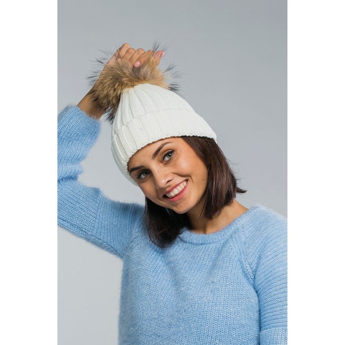 Шапка женская с помпоном "Амалия", размер 54-56, цвет белый