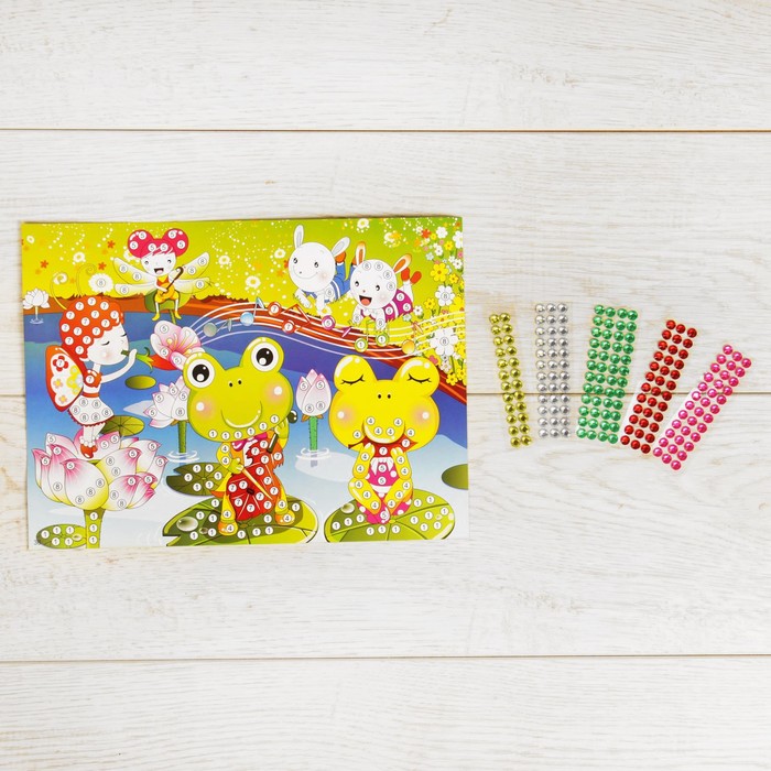 Аппликация круглыми стразами "Лягушки"