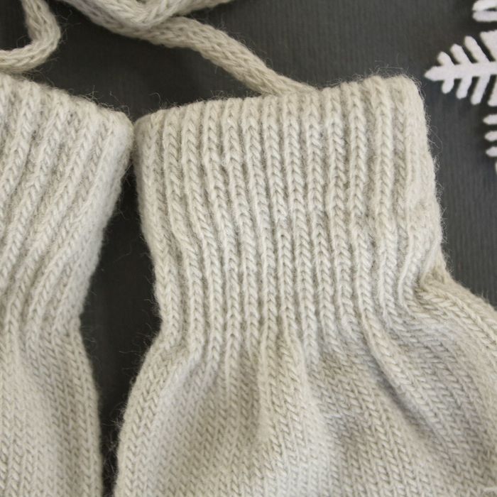 Варежки детские на верёвочке Collorista, размер 14 (р-р произв. 12*7 см), цвет серый