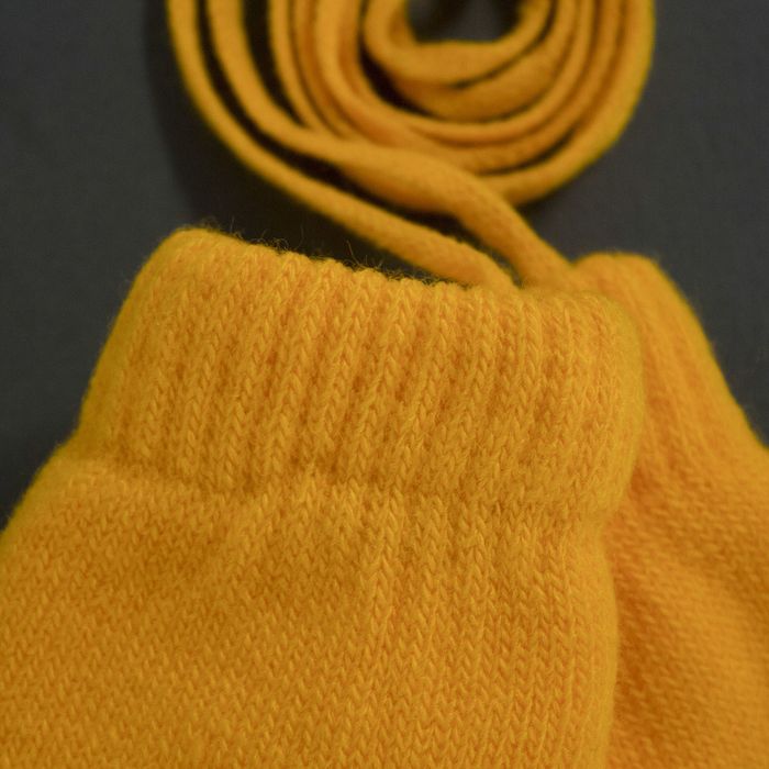 Варежки детские двухслойные на верёвочке, размер 14 (р-р произв. 12*7 см), цвет жёлтый