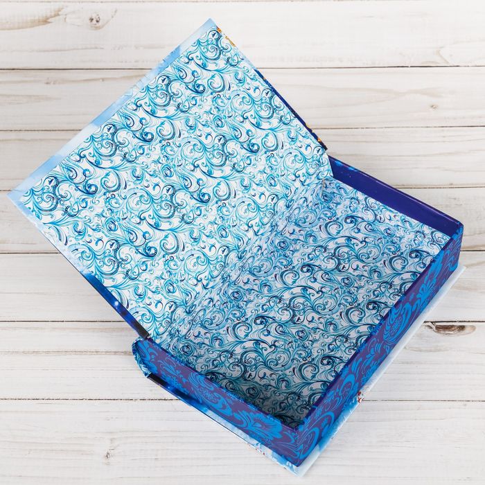 Коробка-книга подарочная "Новогодняя тройка", 11 х18 см