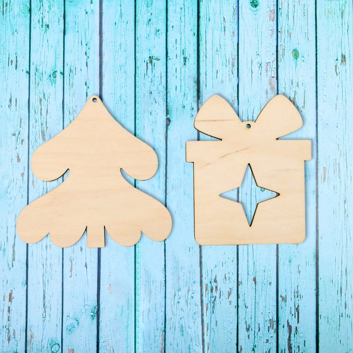 Подвеска "Подарок и ель"