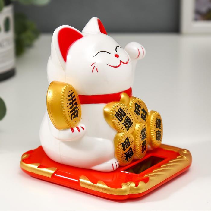 Маятник от солнечной батареи "Манэки-нэко на подушке" белый 10х9,5х8,5 см