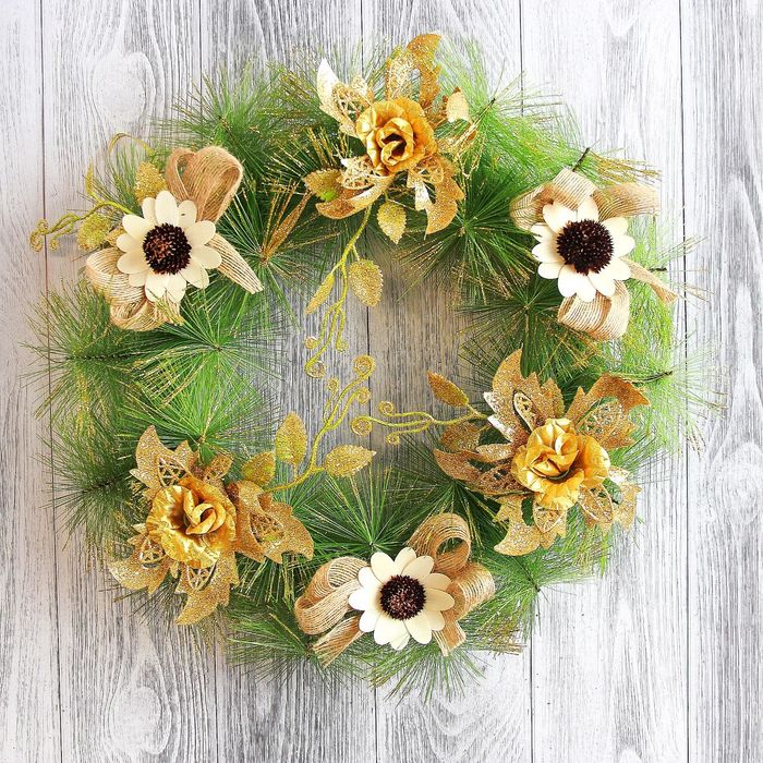 Венок новогодний "Цветочный" d-40 см