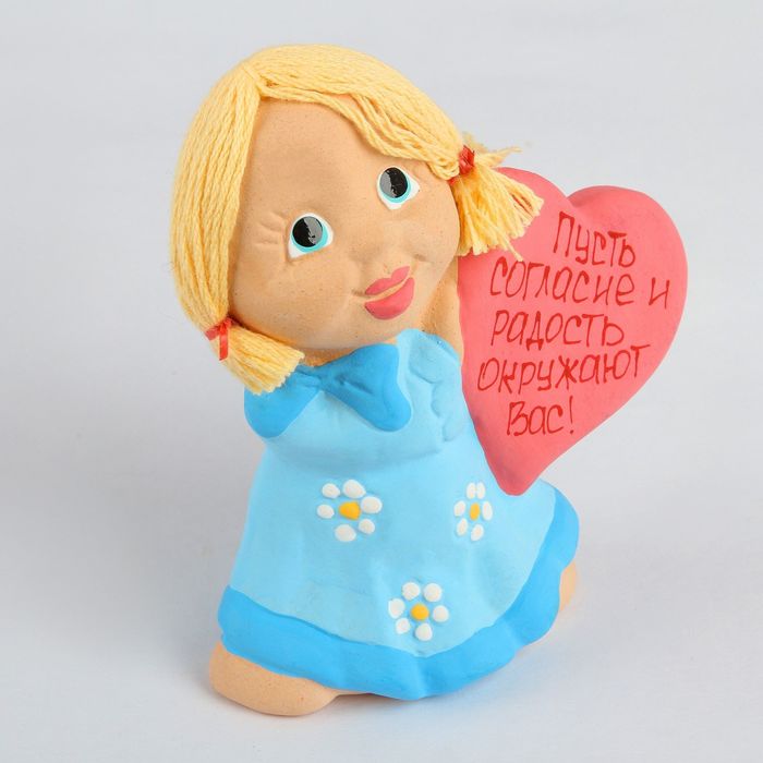 Статуэтка "Девочка с сердечком", 9 × 4.5 × 11 см