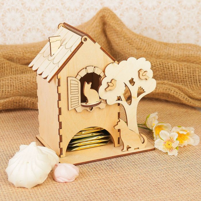 Чайный домик из фанеры "Сад-2 с кошкой и собакой" 17х17 см