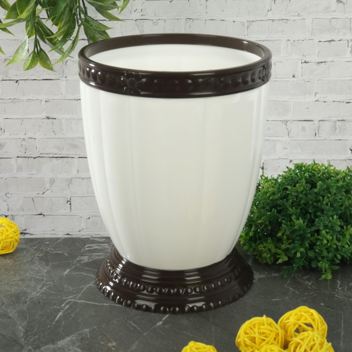 Кашпо на ножке 1,5 л "Ассоль", цвет белый