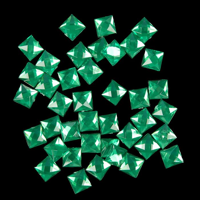Декор для творчества пластик "Стразы квадрат. Ярко-зелёные" набор 40 шт 0,8х0,8 см
