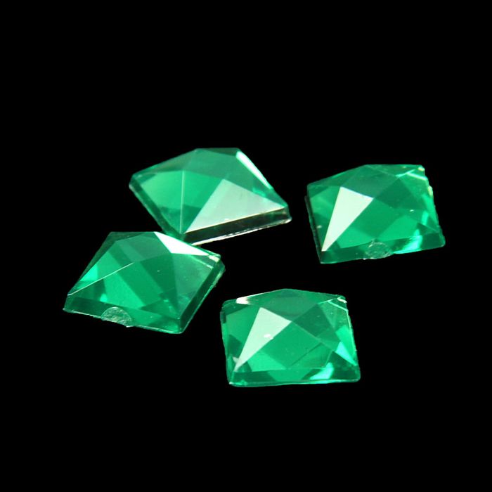 Декор для творчества пластик "Стразы квадрат. Ярко-зелёные" набор 40 шт 0,8х0,8 см