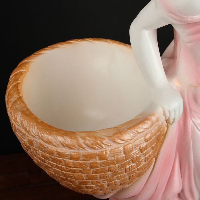 Фигурное кашпо "Девушка с корзиной" белое золото 64см