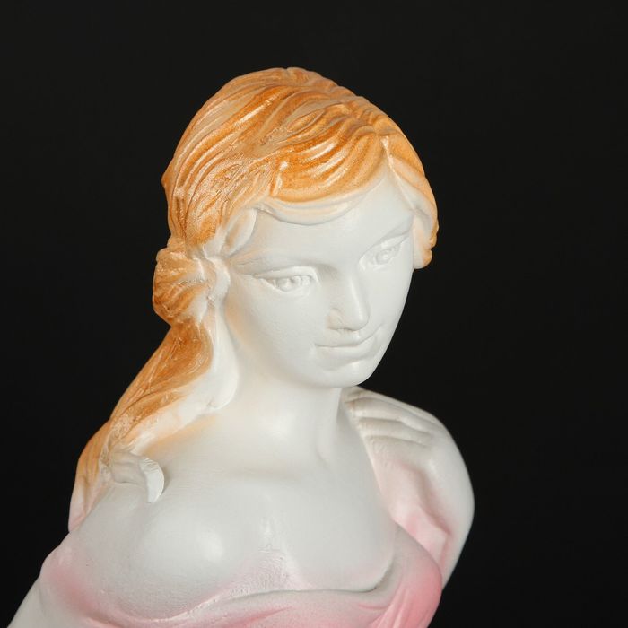 Фигурное кашпо "Девушка с корзиной" белое золото 64см