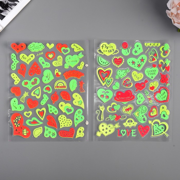 Наклейка пластик светящаяся "Сердечки" МИКС 30х18 см