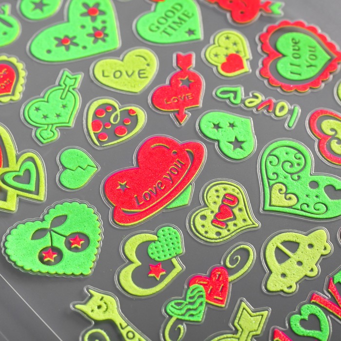 Наклейка пластик светящаяся "Сердечки" МИКС 30х18 см