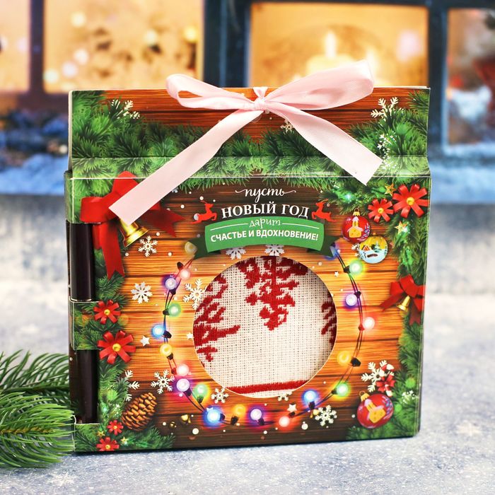 Подарочный набор "Пусть Новый год дарит счастье и вдохновение!": теплый шарф и ручка
