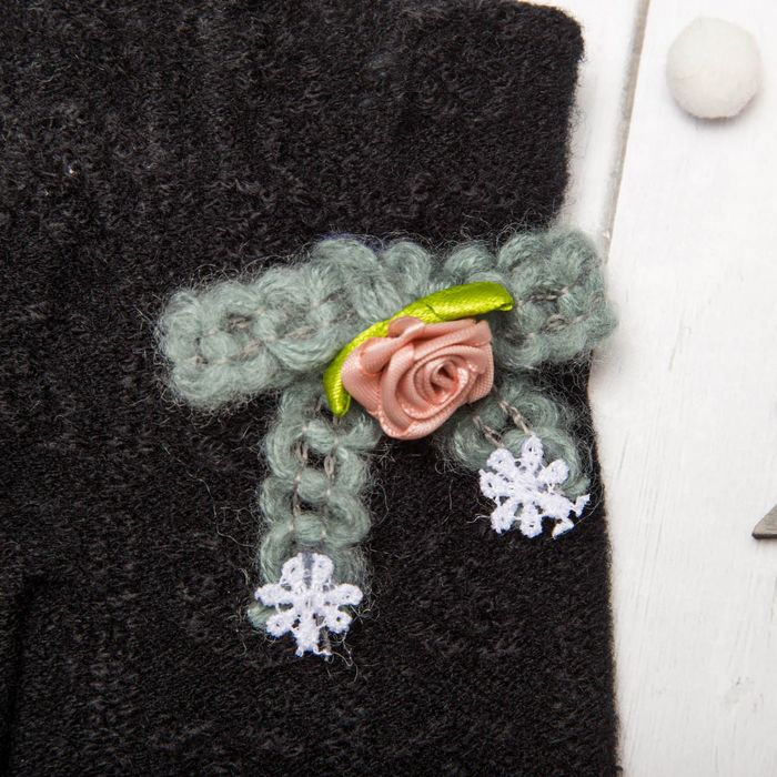 Перчатки молодёжные "Розочка", размер 20 (р-р произв. 10), цвет чёрный, аппликация МИКС 65576