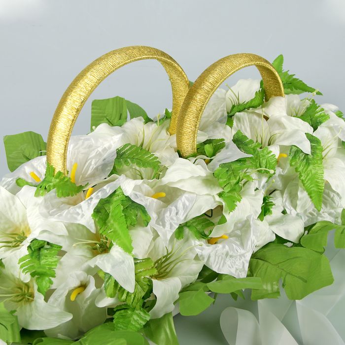 Кольца гофре (атлас)+цветок на крышу (шир.70см;дл.120см;выс.40см),белые