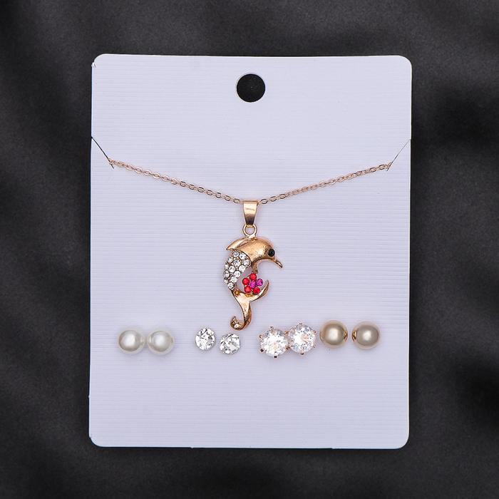 Гарнитур 5 предметов: 4 пары пусет, кулон "Дельфинчик", цвет белый в золоте, 45см