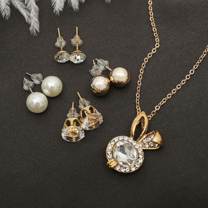 Гарнитур 5 предметов: 4 пары пуссет, кулон "Зайка", цвет бело-розовый в золоте