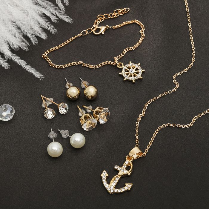 Гарнитур 6 предметов: 4 пары пуссет, кулон, браслет "Морячка", цвет белый в золоте, 45см