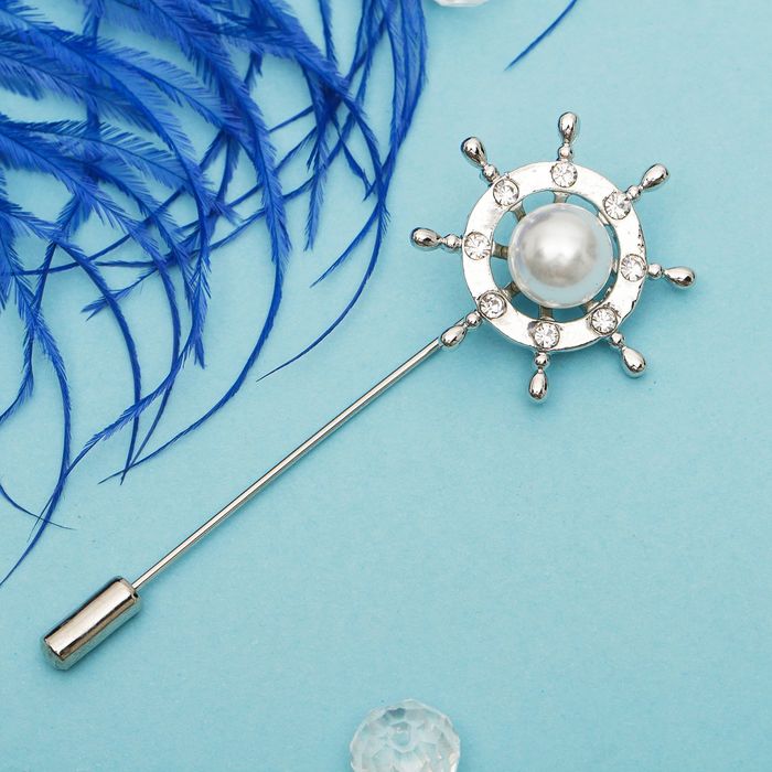 Булавка "Штурвал", цвет белый в серебре