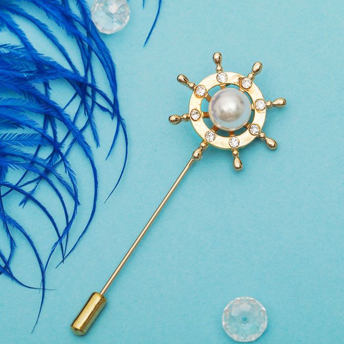 Булавка "Штурвал", цвет белый в золоте