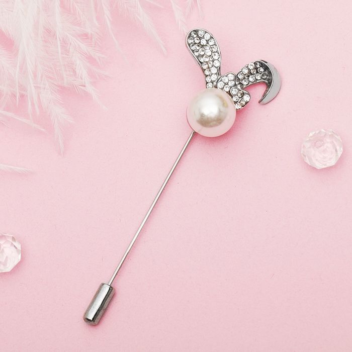 Булавка "Зайка жемчужный", 7,7 см, цвет белый в серебре