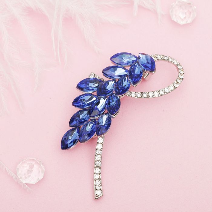 Брошь "Ветвь искристая", цвет бело-синий в серебре