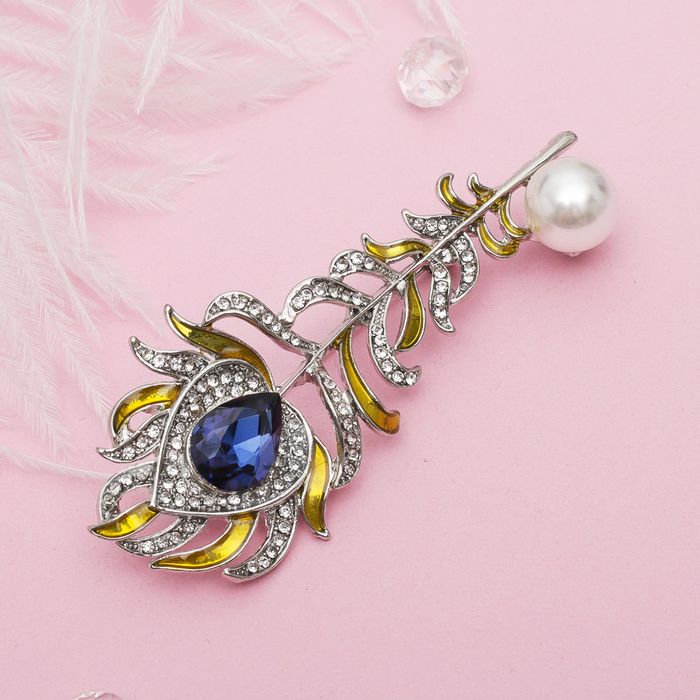 Брошь "Перо павлина", цвет янтарно-белый в золоте