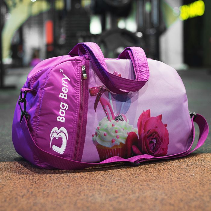 Красивая спортивная сумка. Женская спортивная сумка. Девушка со спортивной сумкой. Спортивная сумка для девочки. Красивые спортивные сумки.