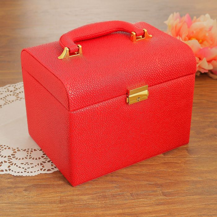 Шкатулка кожзам для косметики "Красная" 16,5х22х16,5 см