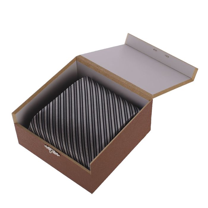 Галстук "Самому лучшему мужчине" в деревянной коробке