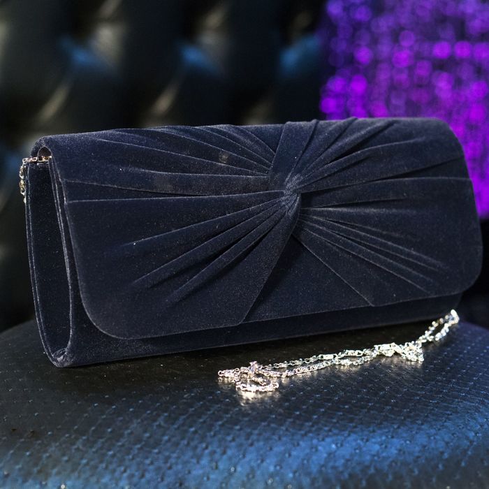 Клатч женский, отдел на клапане, длинная цепь, цвет синий