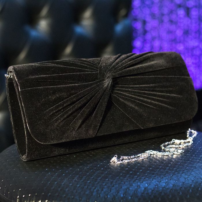 Клатч женский, отдел на клапане, длинная цепь, цвет чёрный