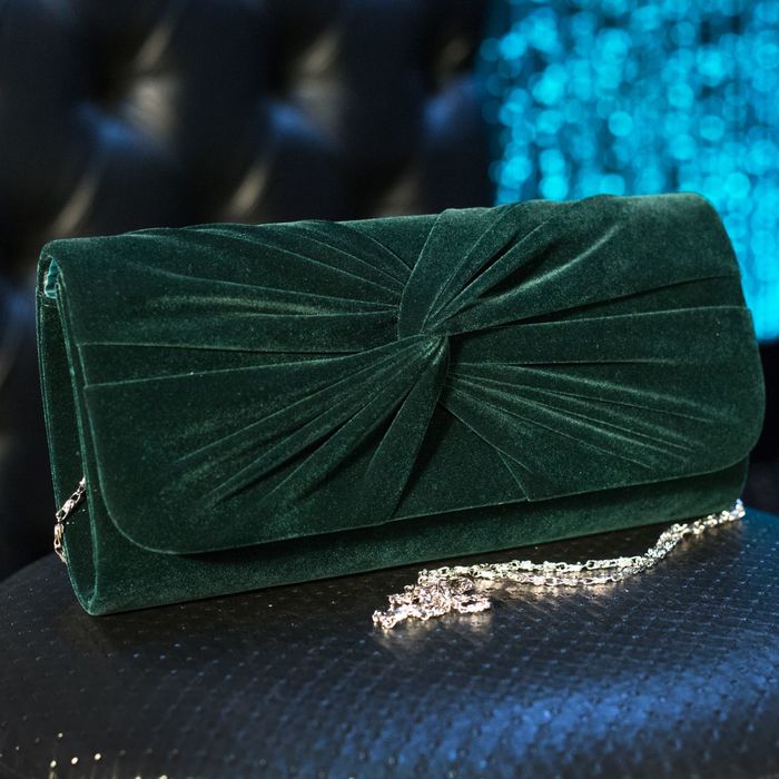 Клатч женский, отдел на клапане, длинная цепь, цвет зелёный